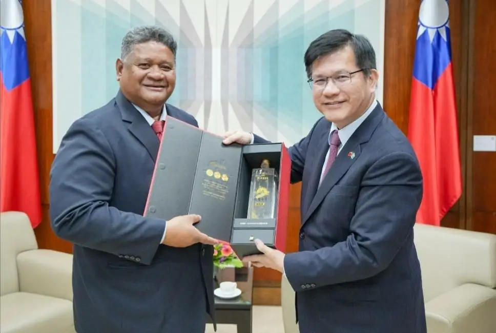 增進台帛緊密合作  外交部長林佳龍會晤帛琉共和國國務部長艾古斯伉儷