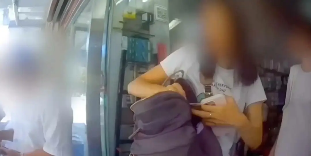 書店老闆急出門拉下鐵門 母女遭關急報警求助